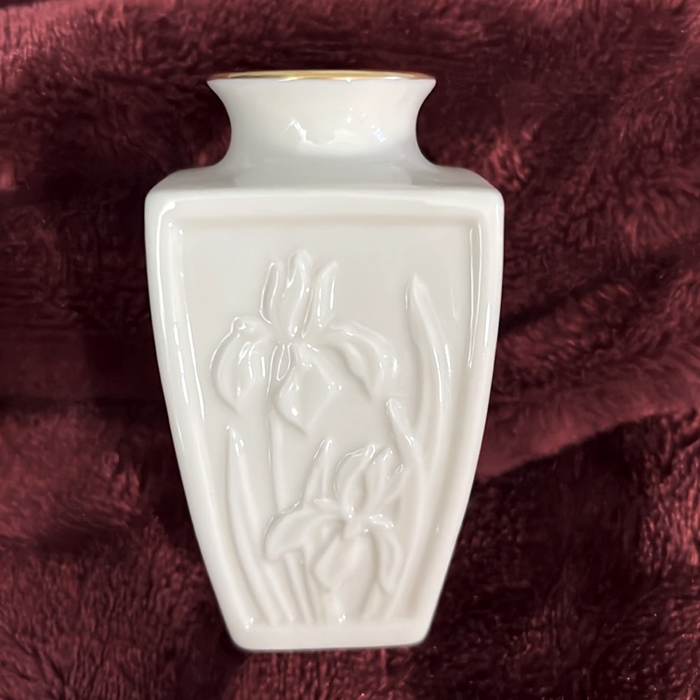 Lenox - small vase